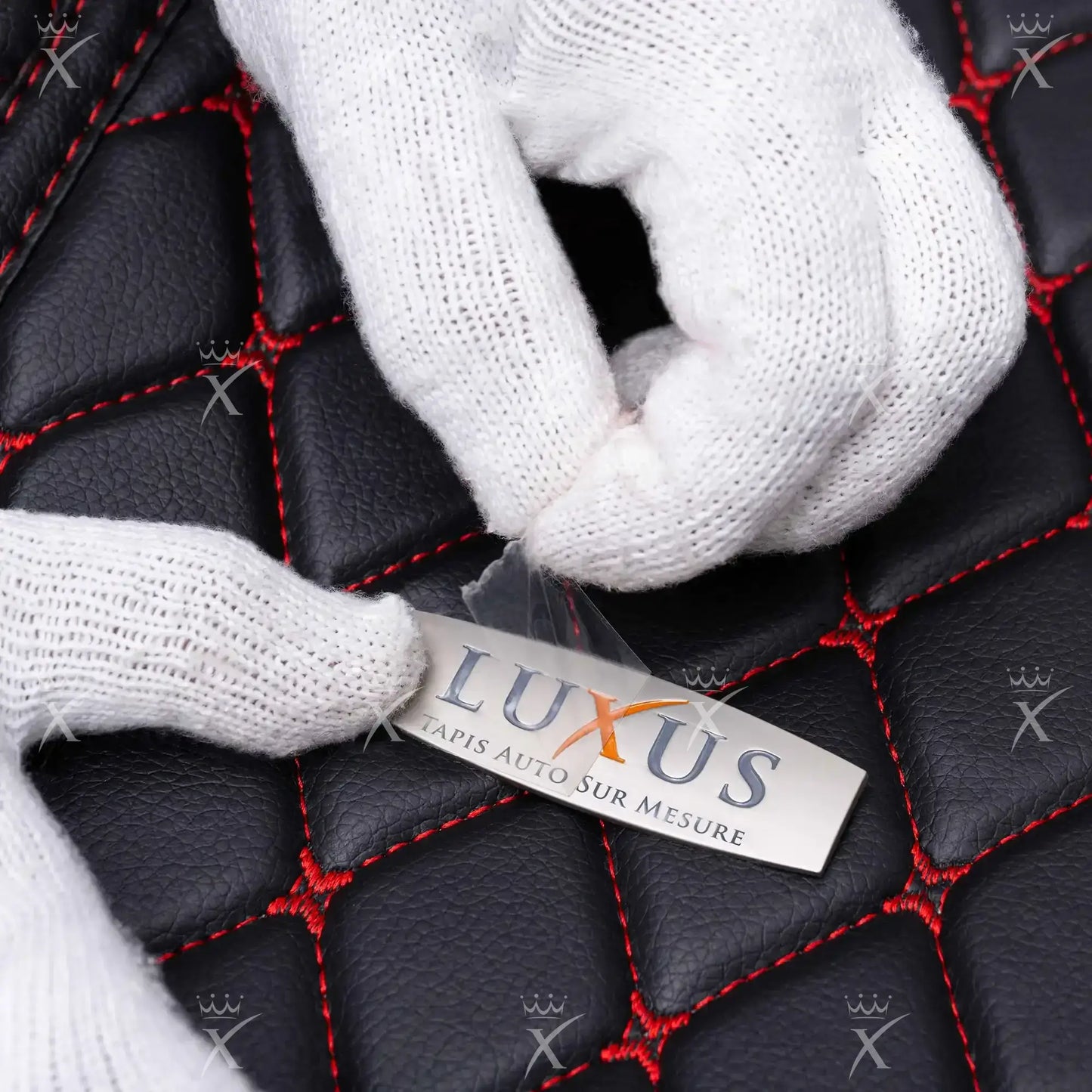 Tapis de Sol 3D Sur Mesure Premium Luxus – Motif Losange Noir avec Surpiqûres Oranges