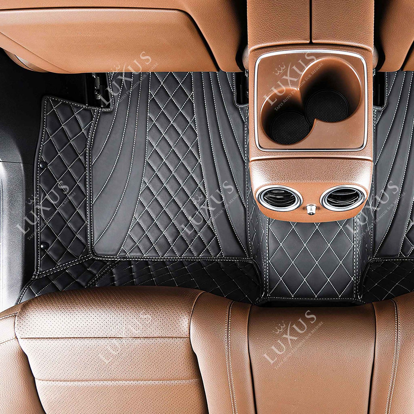 Tapis de Sol 3D sur Mesure Premium Luxus – Motif Hybride Noir avec Surpiqûres Blanches