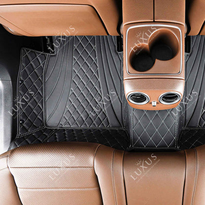 Tapis de Sol 3D sur Mesure Premium Luxus – Motif Hybride Noir avec Surpiqûres Blanches