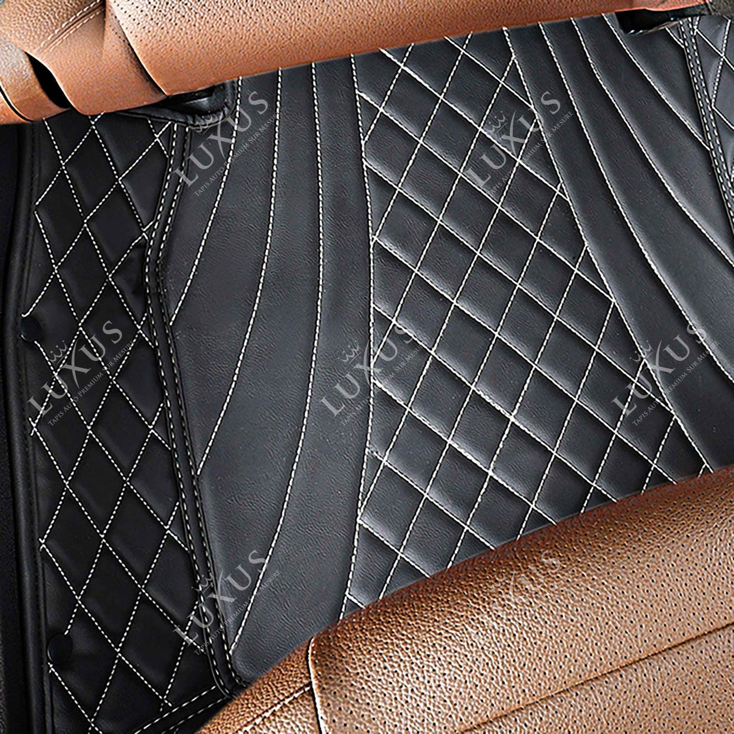 Tapis de Sol 3D sur Mesure Premium Luxus – Motif Hybride Noir avec Surpiqûres Blanches
