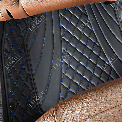 Tapis de Sol 3D sur Mesure Premium Luxus – Motif Hybride Noir avec Surpiqûres Bleues