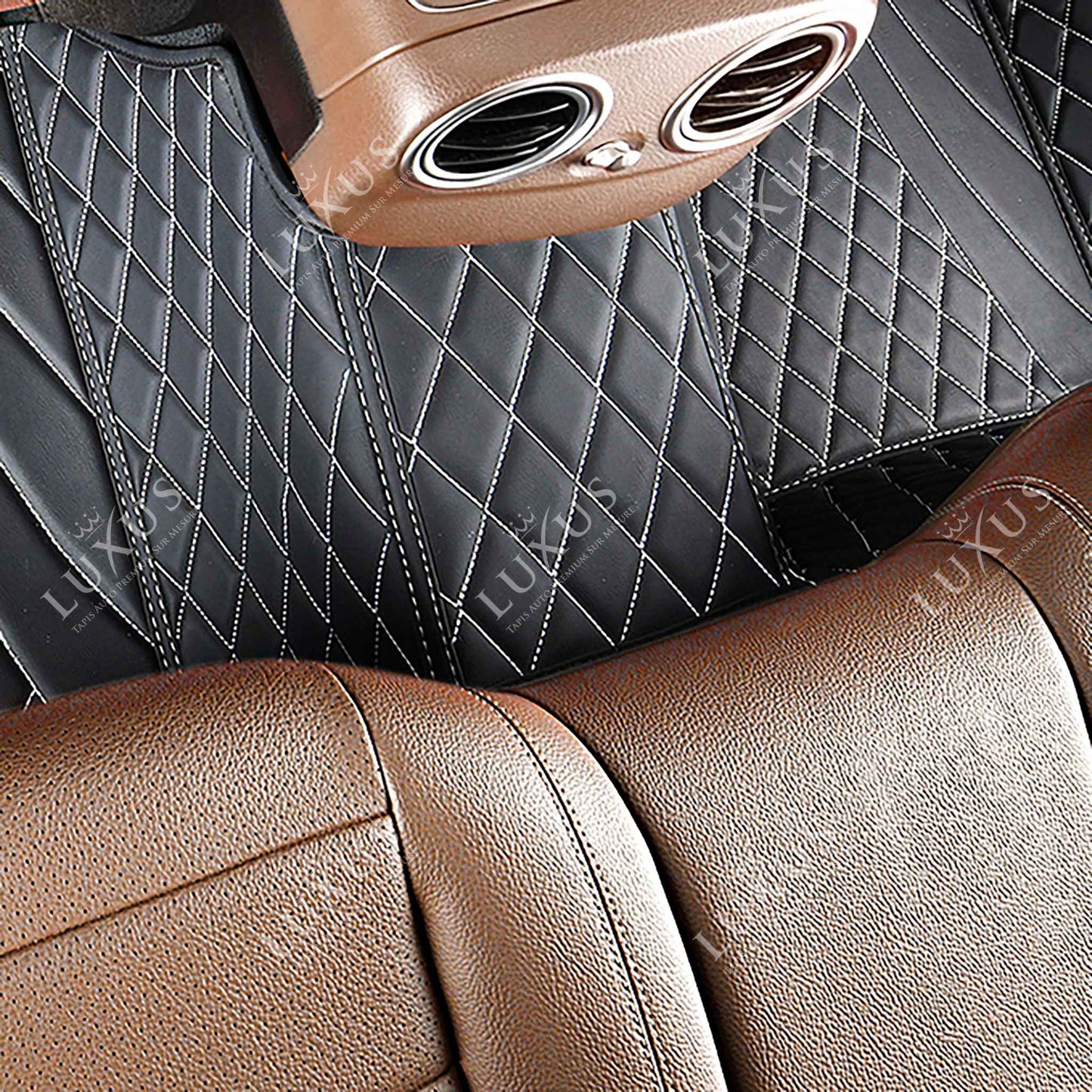 Tapis de Sol 3D sur Mesure Premium Luxus – Motif Hybride Noir avec Surpiqûres Blanches