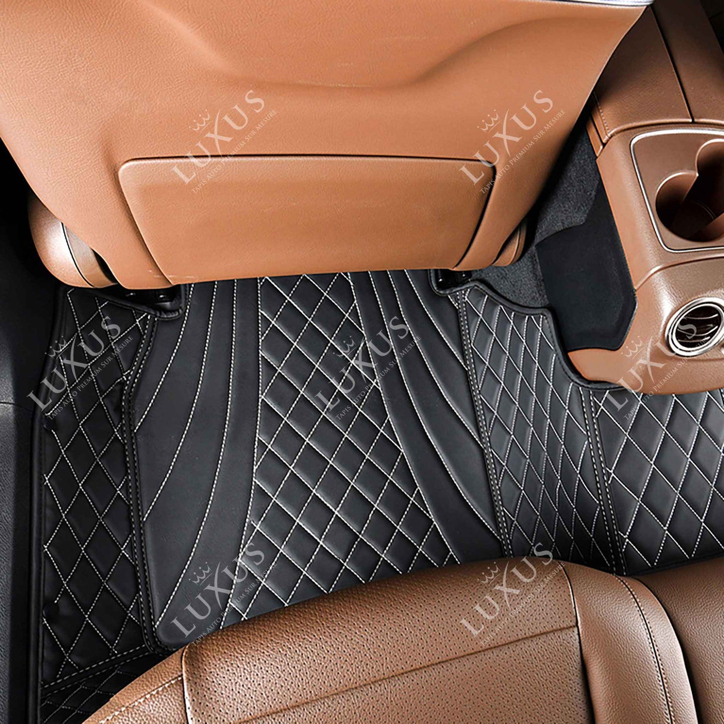 Tapis de Sol 3D sur Mesure Premium Luxus – Motif Hybride Noir avec Surpiqûres Blanches