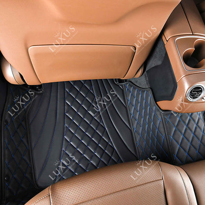Tapis de Sol 3D sur Mesure Premium Luxus – Motif Hybride Noir avec Surpiqûres Bleues