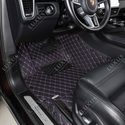 Tapis de Sol 3D Sur Mesure Premium Luxus – Motif Losange Noir avec Surpiqûres Mauves