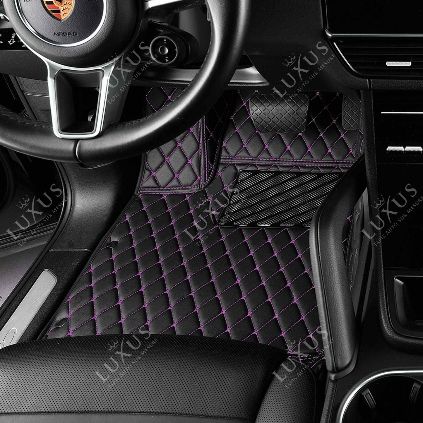 Tapis de Sol 3D Sur Mesure Premium Luxus – Motif Losange Noir avec Surpiqûres Mauves