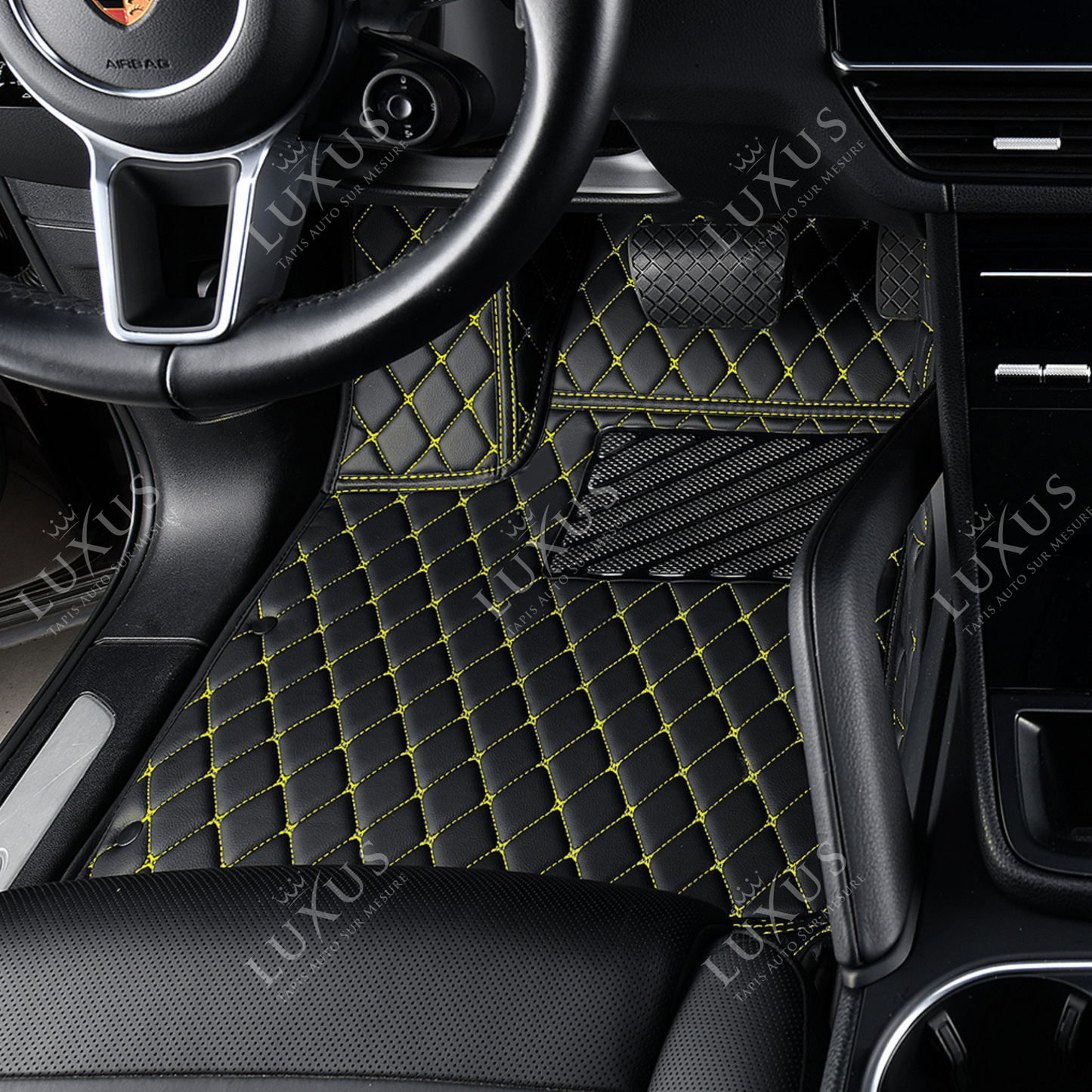 Tapis de Sol 3D Sur Mesure Premium Luxus – Motif Losange Noir avec Surpiqûres Jaunes