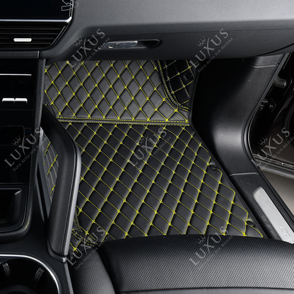 Tapis de Sol 3D Sur Mesure Premium Luxus – Motif Losange Noir avec Surpiqûres Jaunes