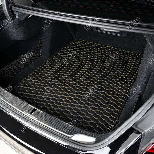 Tapis de Coffre sur Mesure Premium Luxus – Motif Nid d’Abeille Noir avec Surpiqûres Jaunes