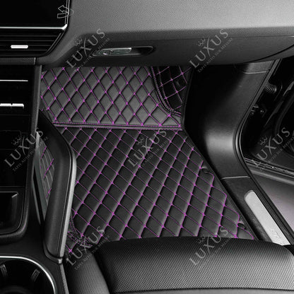 Tapis de Sol 3D Sur Mesure Premium Luxus – Motif Losange Noir avec Surpiqûres Mauves