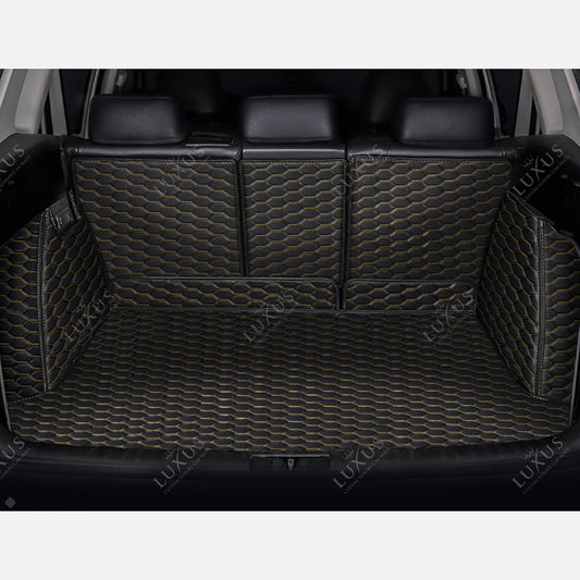Tapis de Coffre 3D Intégral sur Mesure Premium Luxus – Motif Nid d’Abeille Noir avec Surpiqûres Jaunes