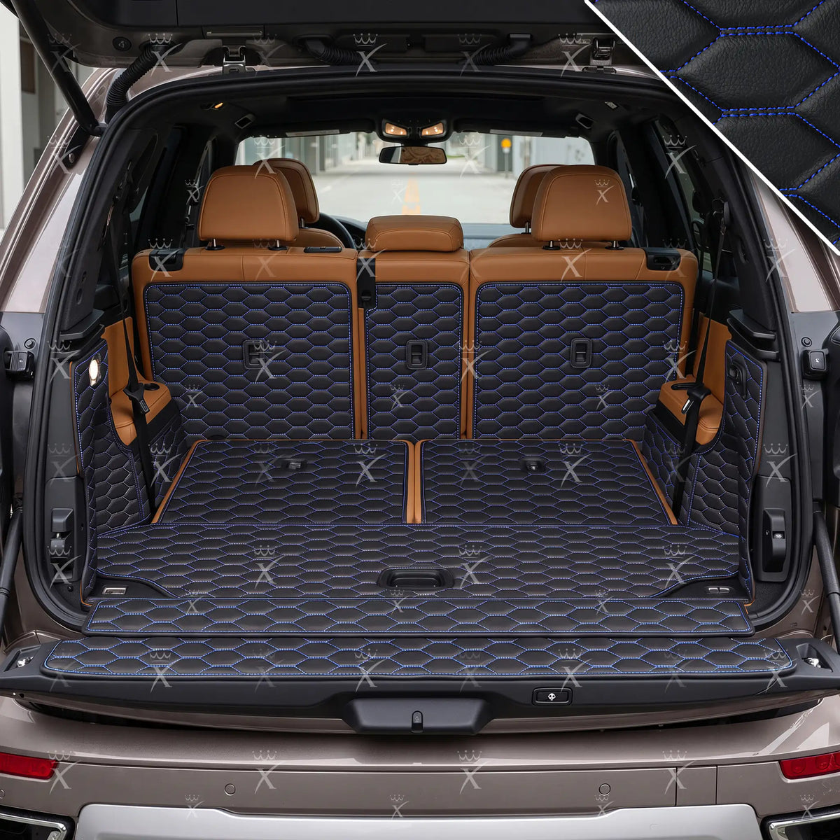 Tapis de Coffre 3D Intégral sur Mesure Premium Luxus – Motif Nid d’Abeille Noir avec Surpiqûres Bleues