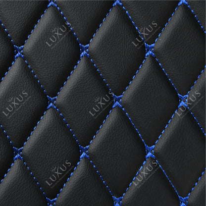 Tapis de Coffre sur Mesure Premium Luxus – Motif Losange Noir avec Surpiqûres Bleues