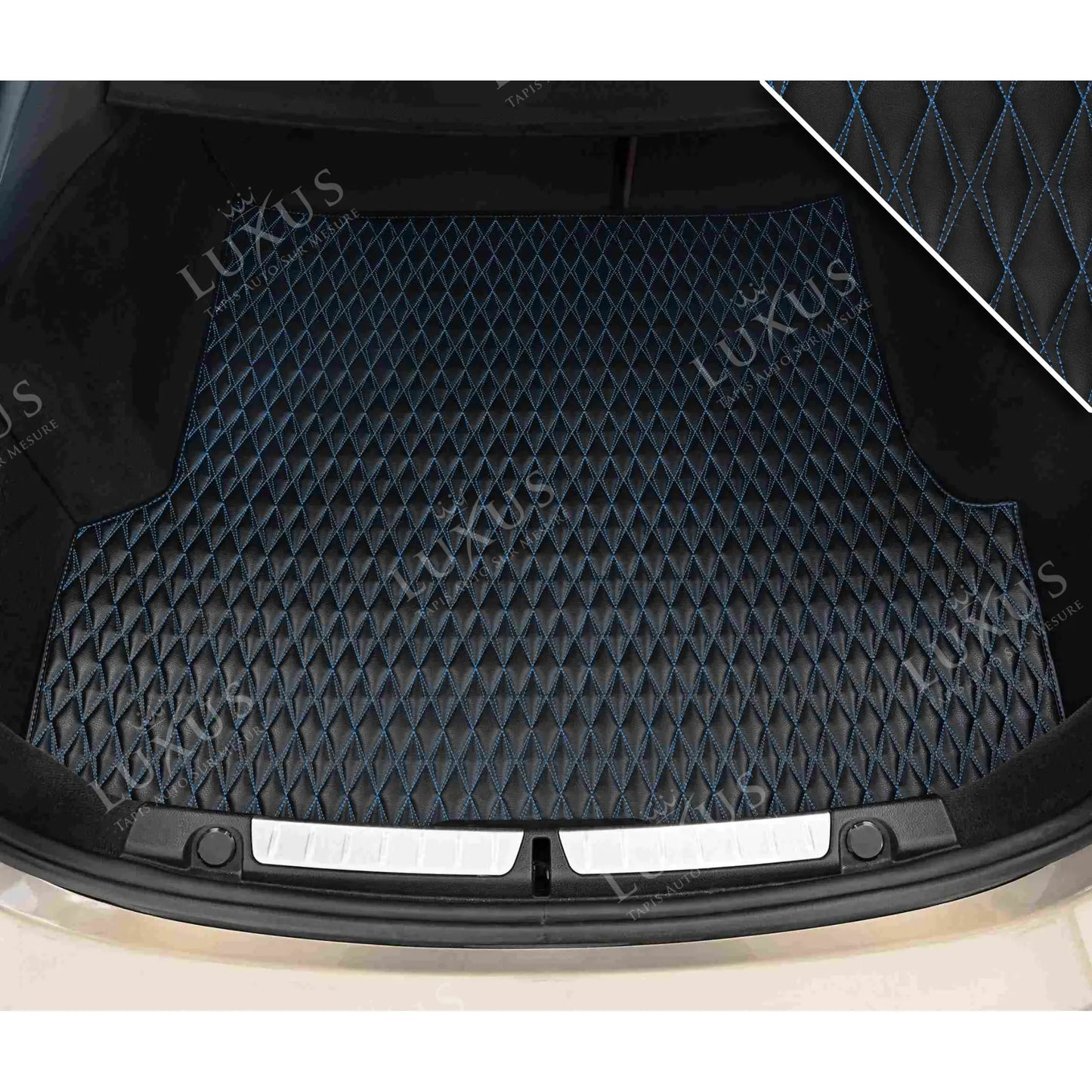 Tapis de Coffre sur Mesure Premium Luxus – Motif Double Losange Noir avec Surpiqûres Bleues