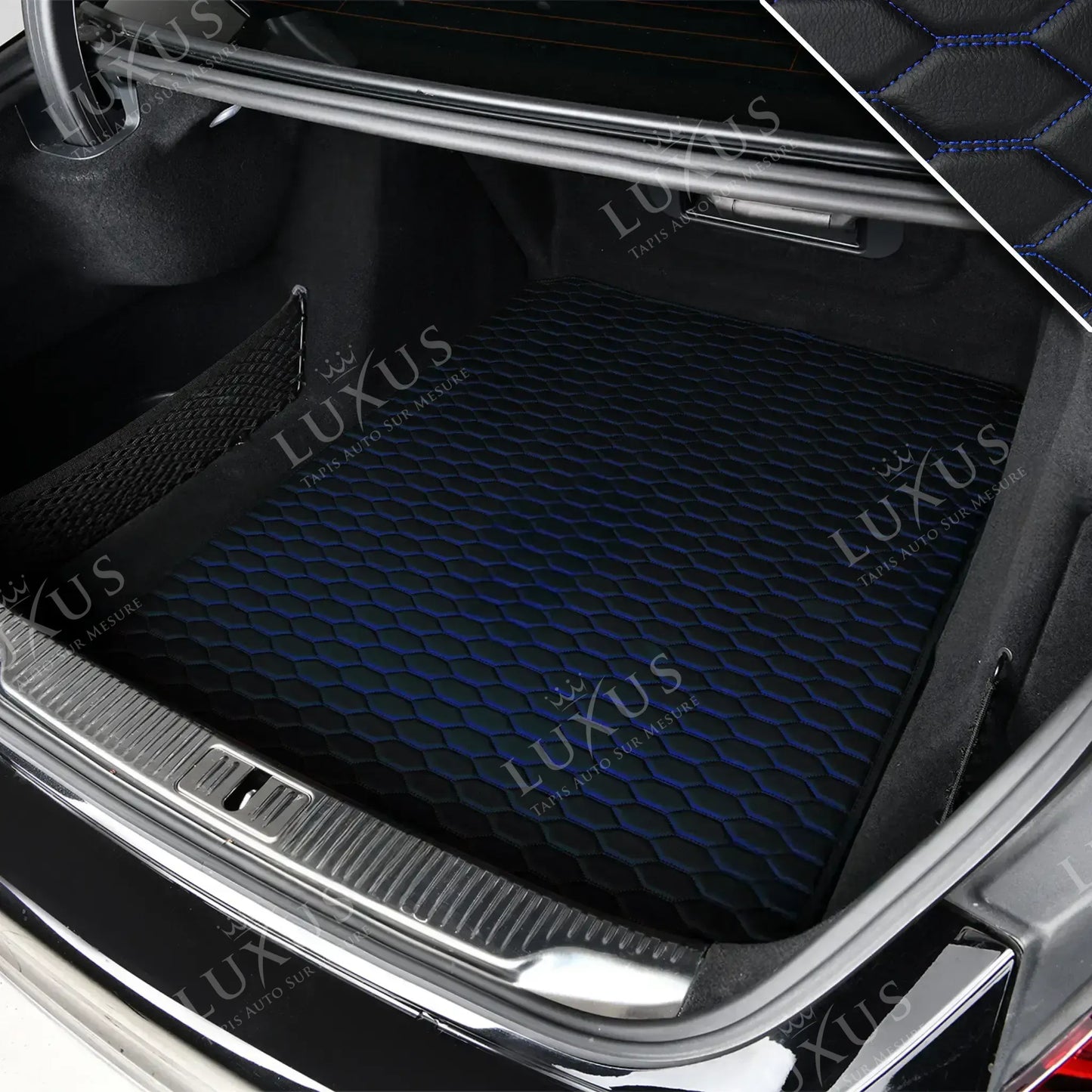 Tapis de Coffre sur Mesure Premium Luxus – Motif Nid d’Abeille Noir avec Surpiqûres Bleues