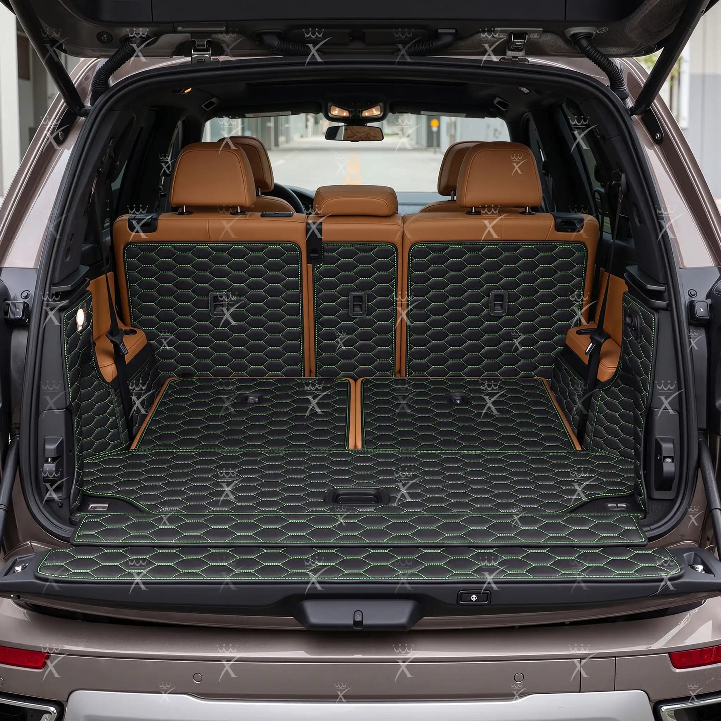 Tapis de Coffre 3D Intégral sur Mesure Premium Luxus – Motif Nid d’Abeille Noir avec Surpiqûres Vertes