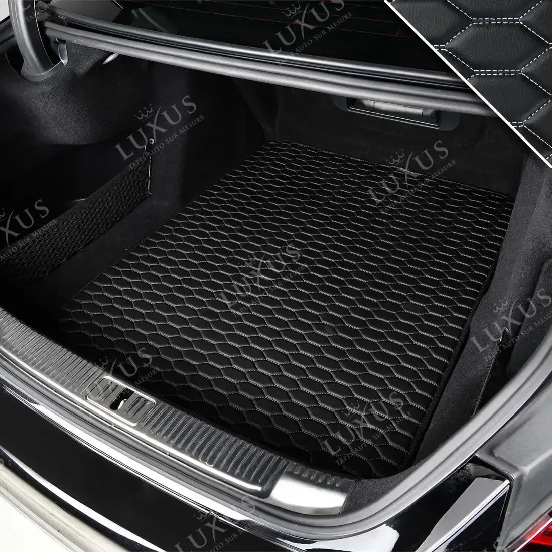 Tapis de Coffre sur Mesure Premium Luxus – Motif Nid d’Abeille Noir avec Surpiqûres Blanches