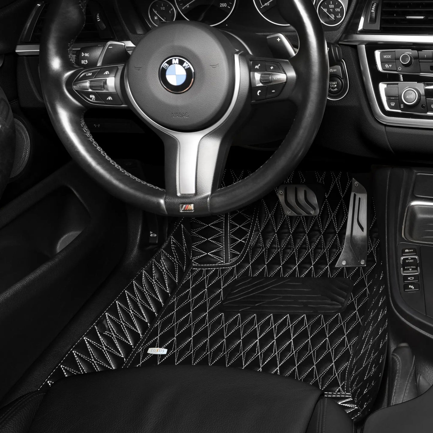 Tapis de Sol 3D sur Mesure Premium Luxus – Motif Double Losange Noir avec Surpiqûres Blanches