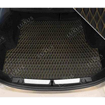 Tapis de Coffre sur Mesure Premium Luxus – Motif Double Losange Noir avec Surpiqûres Jaunes