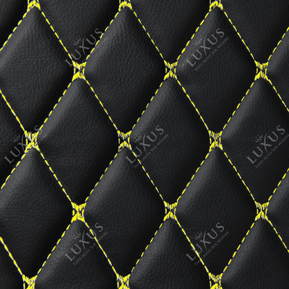 Tapis de Sol 3D Sur Mesure Premium Luxus – Motif Losange Noir avec Surpiqûres Jaunes