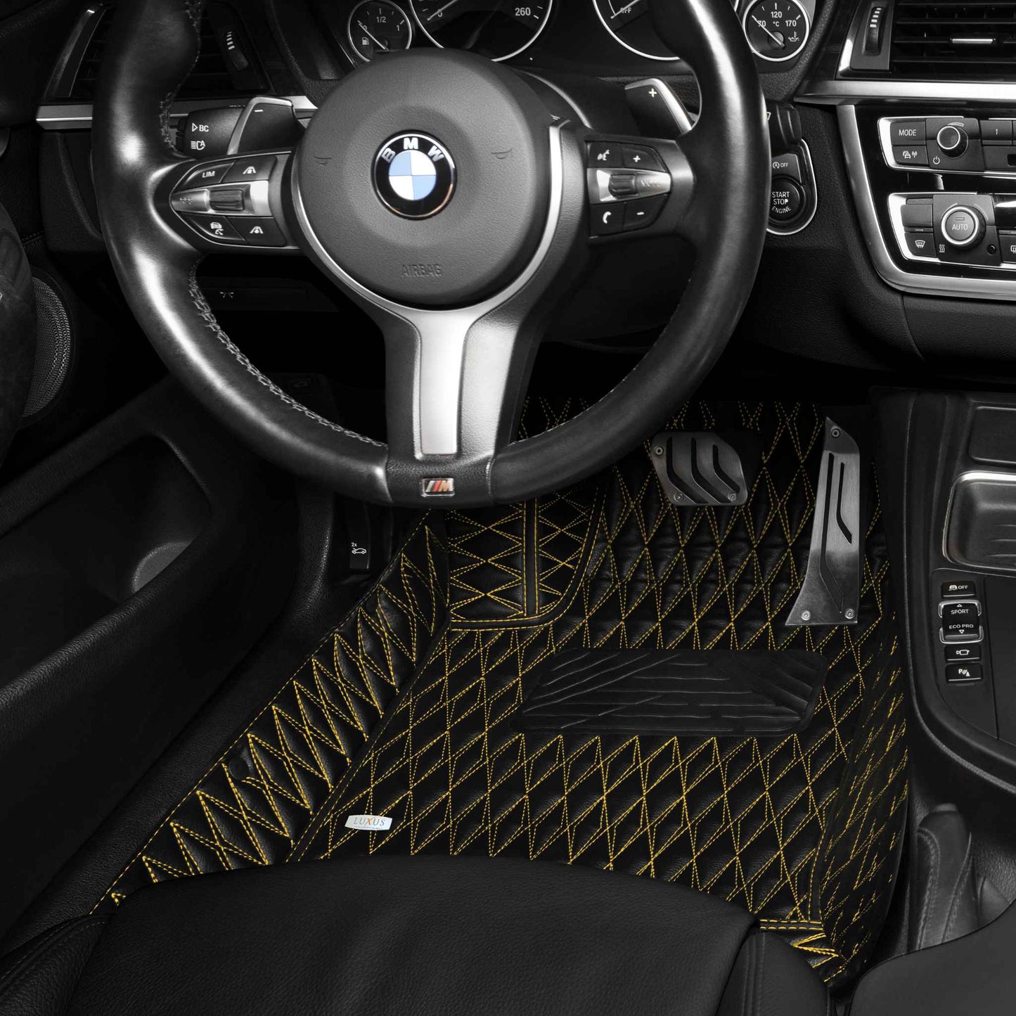Tapis de Sol 3D sur Mesure Premium Luxus – Motif Double Losange Noir avec Surpiqûres Jaunes