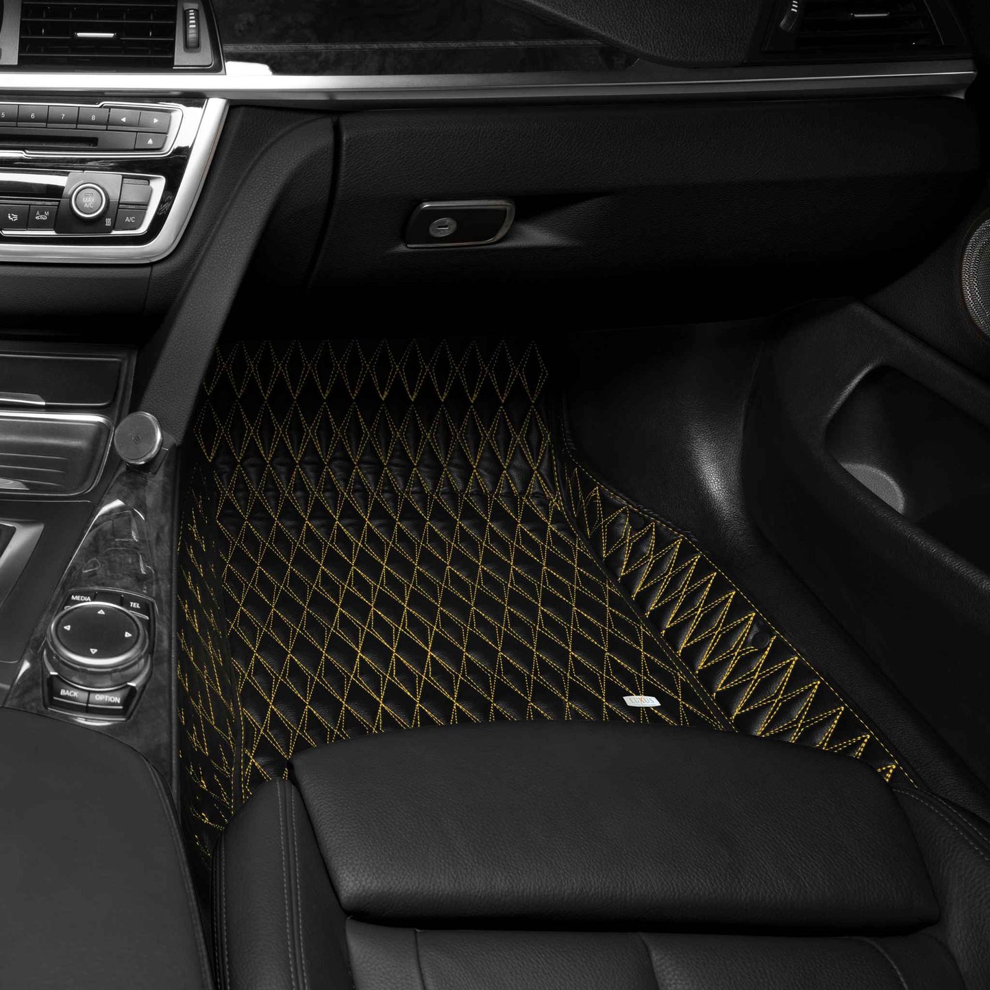 Tapis de Sol 3D sur Mesure Premium Luxus – Motif Double Losange Noir avec Surpiqûres Jaunes