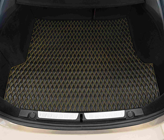 Tapis de Coffre sur Mesure Premium Luxus – Motif Double Losange Noir avec Surpiqûres Jaunes