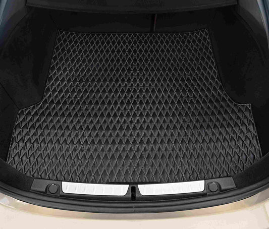 Tapis de Coffre sur Mesure Premium Luxus – Motif Double Losange Noir avec Surpiqûres Blanches