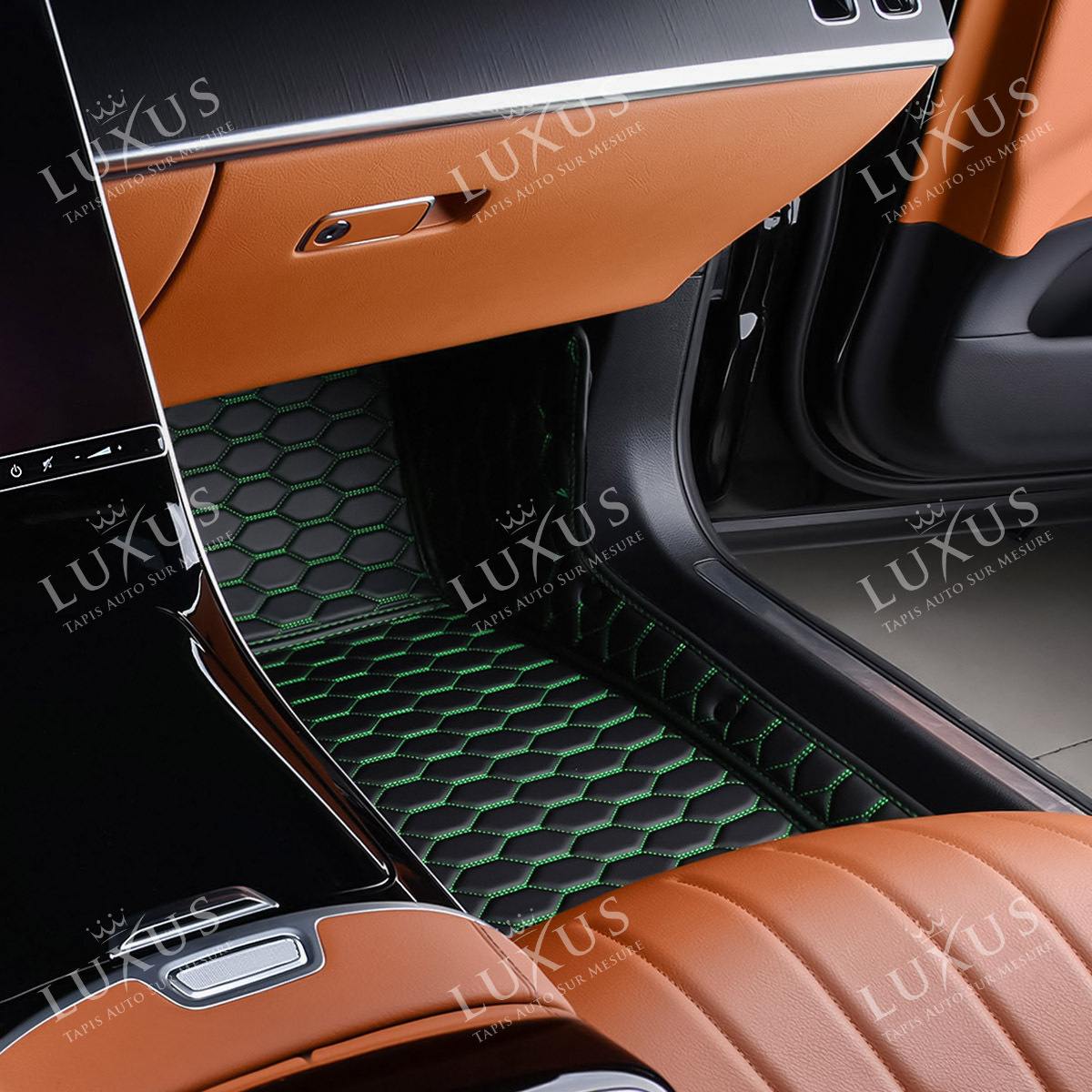 Tapis de Sol 3D sur Mesure Premium Luxus – Motif Nid d’Abeille Noir avec Surpiqûres Vertes