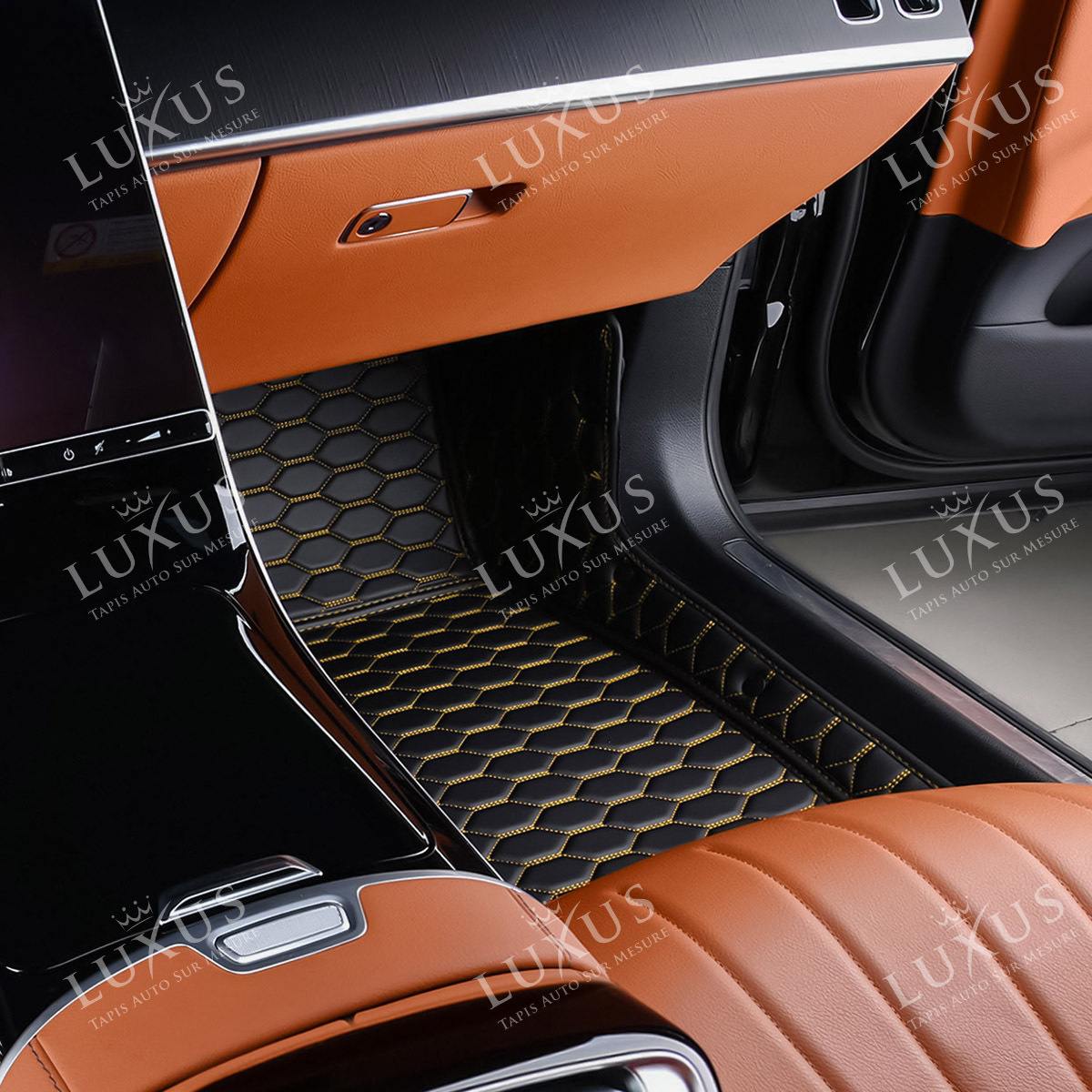 Tapis de Sol 3D sur Mesure Premium Luxus – Motif Nid d’Abeille Noir avec Surpiqûres Jaunes
