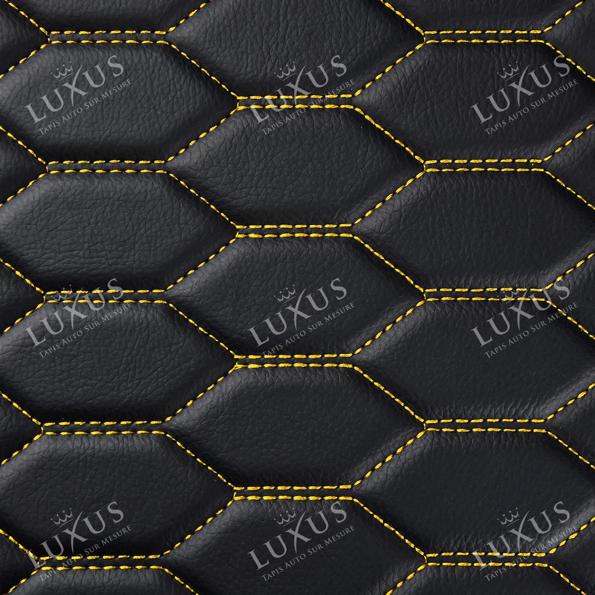 Tapis de Sol 3D sur Mesure Premium Luxus – Motif Nid d’Abeille Noir avec Surpiqûres Jaunes