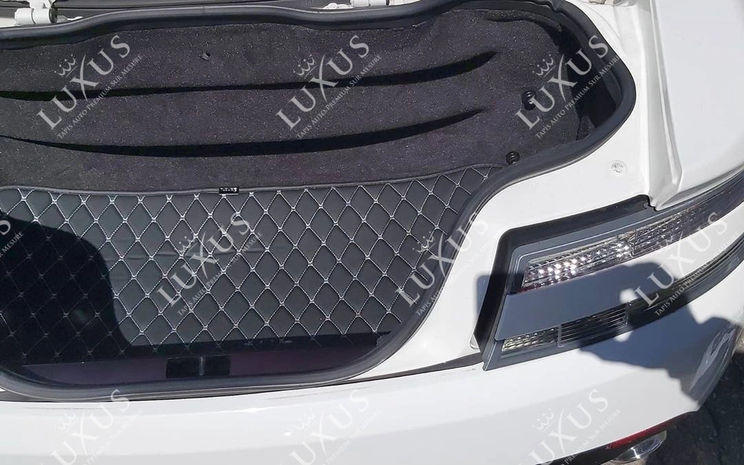 Tapis de Coffre sur Mesure Premium Luxus – Motif Losange Noir avec Surpiqûres Noires
