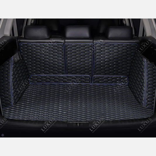 Tapis de Coffre 3D Intégral sur Mesure Premium Luxus – Motif Nid d’Abeille Noir avec Surpiqûres Bleues