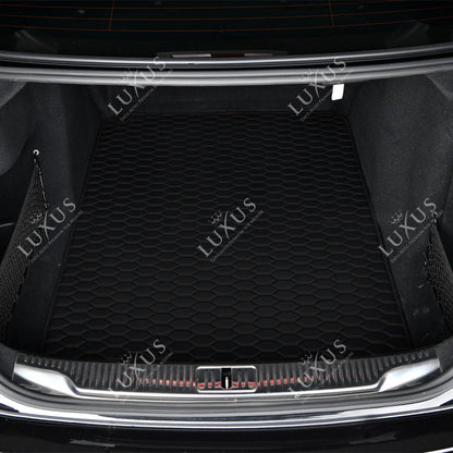 Tapis de Coffre sur Mesure Premium Luxus – Motif Nid d’Abeille Noir avec Surpiqûres Noires