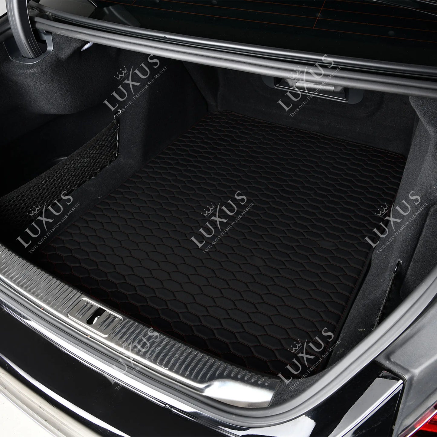 Tapis de Coffre sur Mesure Premium Luxus – Motif Nid d’Abeille Noir avec Surpiqûres Noires