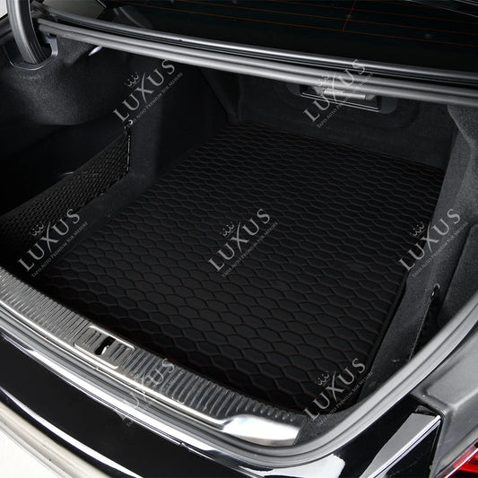Tapis de Coffre sur Mesure Premium Luxus – Motif Nid d’Abeille Noir avec Surpiqûres Noires