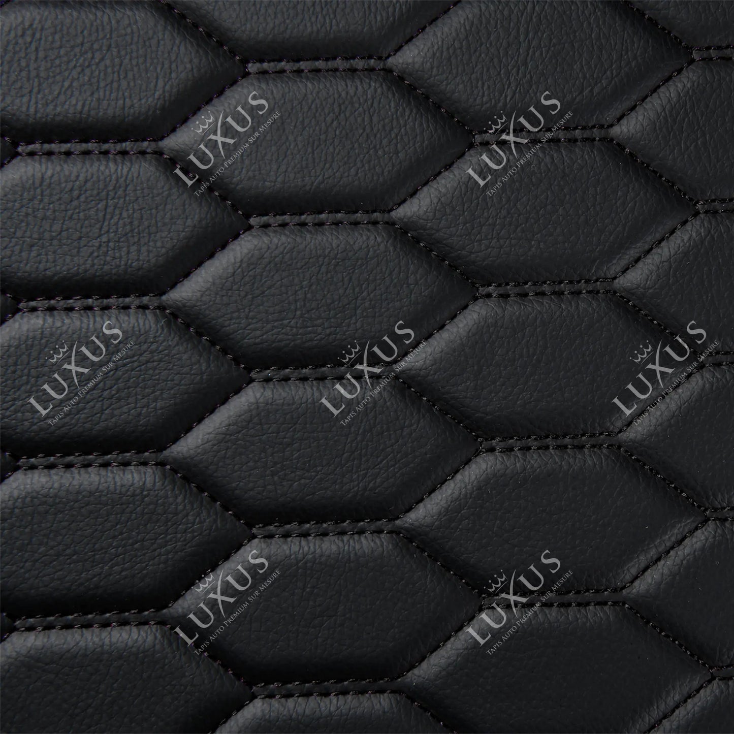 Tapis de Coffre sur Mesure Premium Luxus – Motif Nid d’Abeille Noir avec Surpiqûres Noires