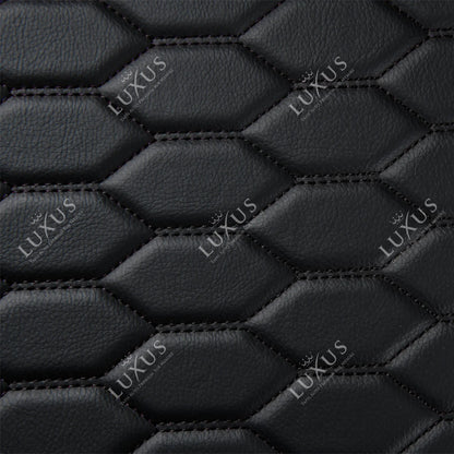 Tapis de Coffre sur Mesure Premium Luxus – Motif Nid d’Abeille Noir avec Surpiqûres Noires