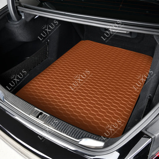 Tapis de Coffre sur Mesure Premium Luxus – Motif Nid d’Abeille Marron Caramel