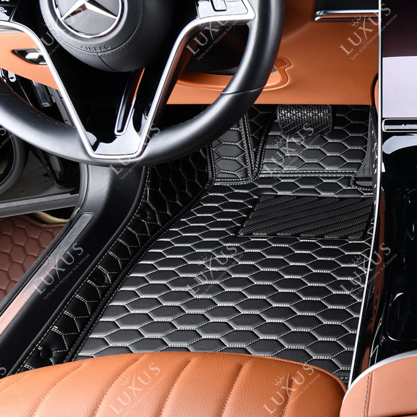 Tapis de Sol 3D sur Mesure Premium Luxus – Motif Nid d’Abeille Noir avec Surpiqûres Blanches