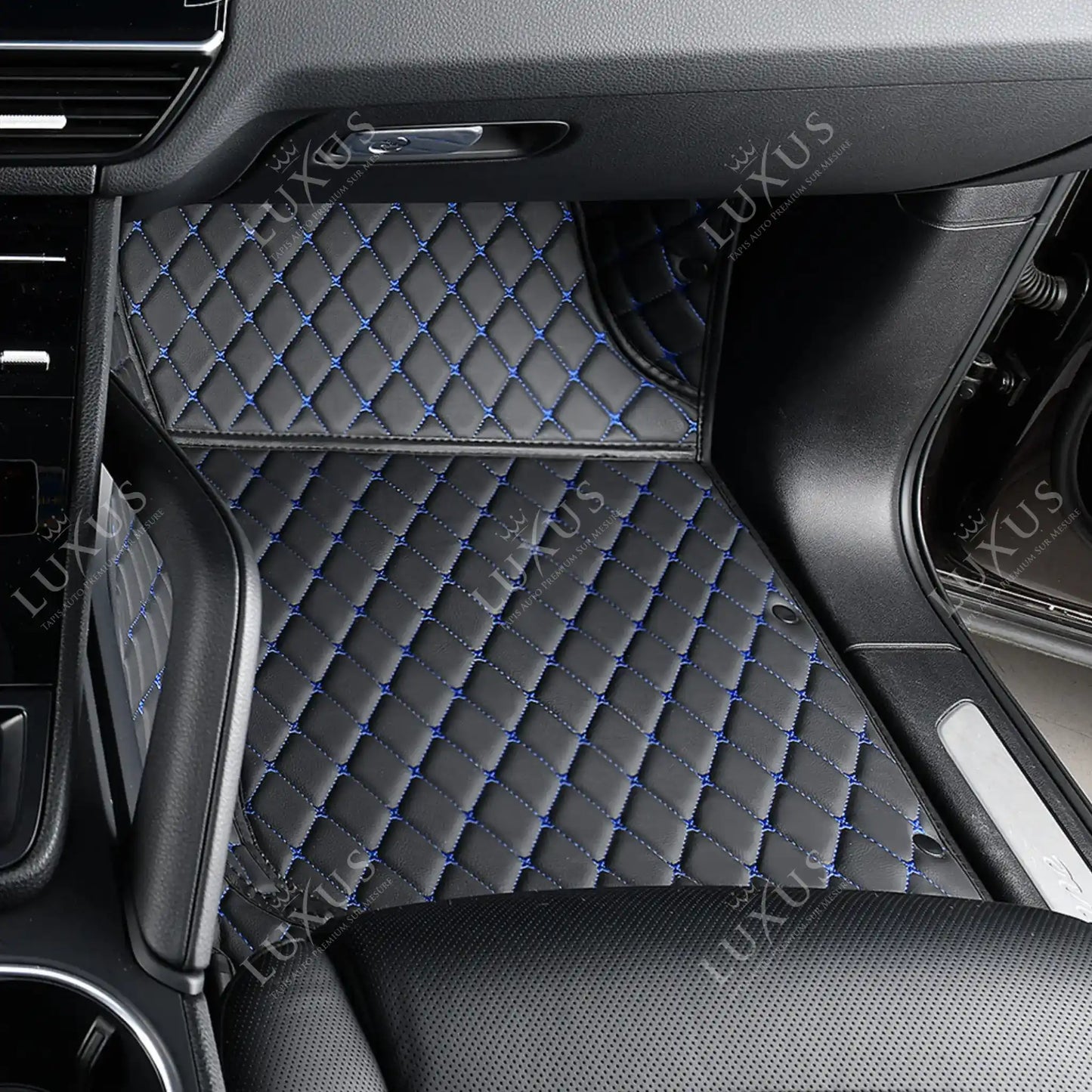 Tapis de Sol 3D Sur Mesure Premium Luxus – Motif Losange Noir avec Surpiqûres Bleues