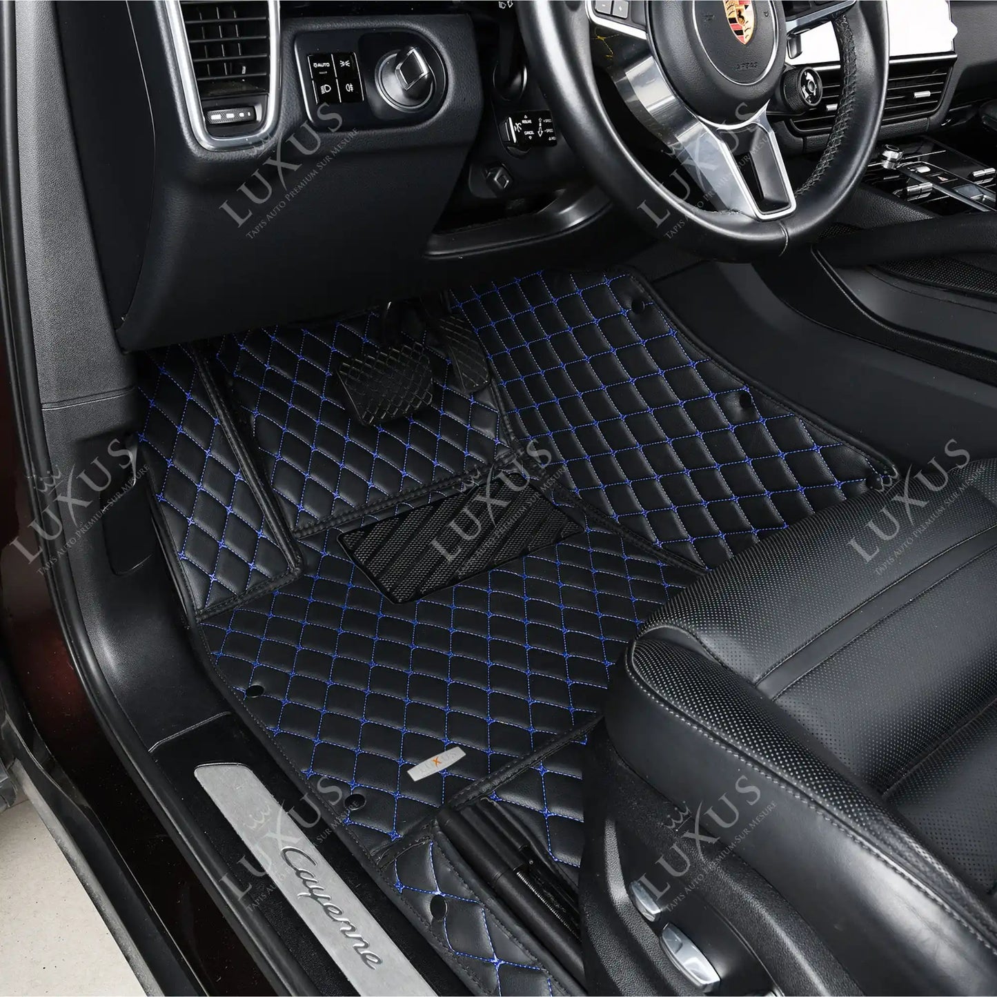Tapis de Sol 3D Sur Mesure Premium Luxus – Motif Losange Noir avec Surpiqûres Bleues