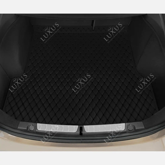 Tapis de Coffre sur Mesure Premium Luxus – Motif Losange Noir avec Surpiqûres Noires