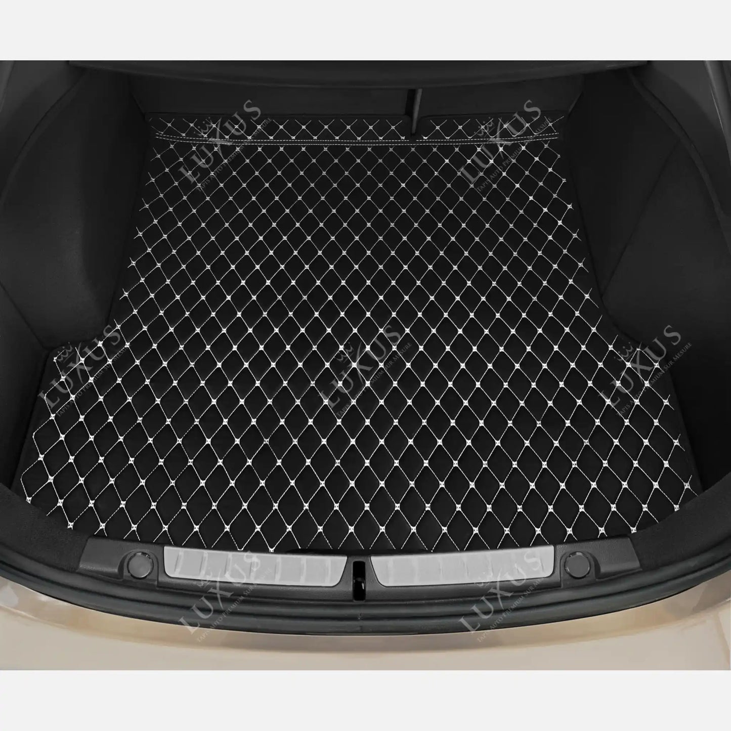 Tapis de Coffre sur Mesure Premium Luxus – Motif Losange Noir avec Surpiqûres Blanches