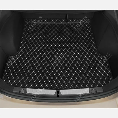Tapis de Coffre sur Mesure Premium Luxus – Motif Losange Noir avec Surpiqûres Blanches
