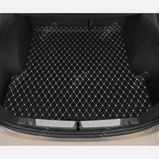 Tapis de Coffre sur Mesure Premium Luxus – Motif Losange Noir avec Surpiqûres Blanches
