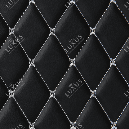 Tapis de Sol 3D sur Mesure Premium Luxus – Motif Losange Noir avec Surpiqûres Blanches
